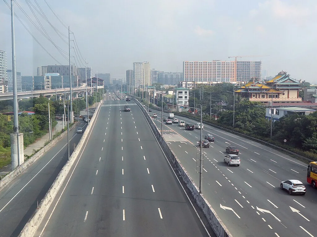 1024px-CAVITEX_Don_Galo_Paranaque_City_11-16-2024.jpg