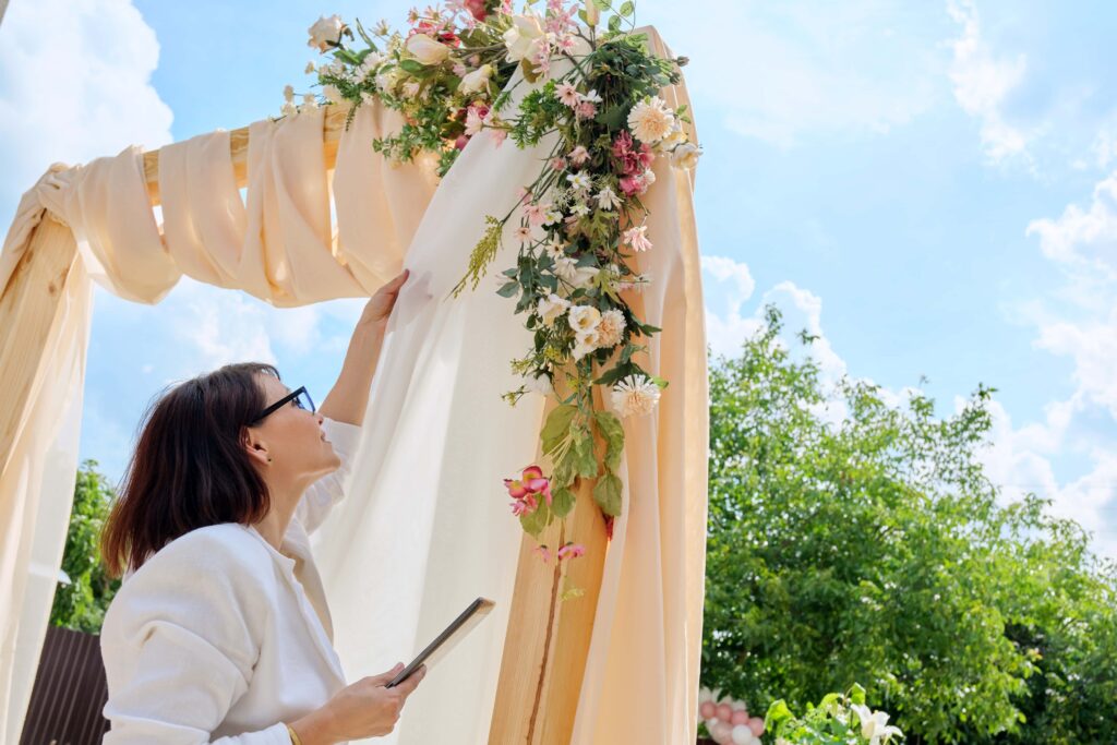 decorating-arch-with-textiles-with-flowers