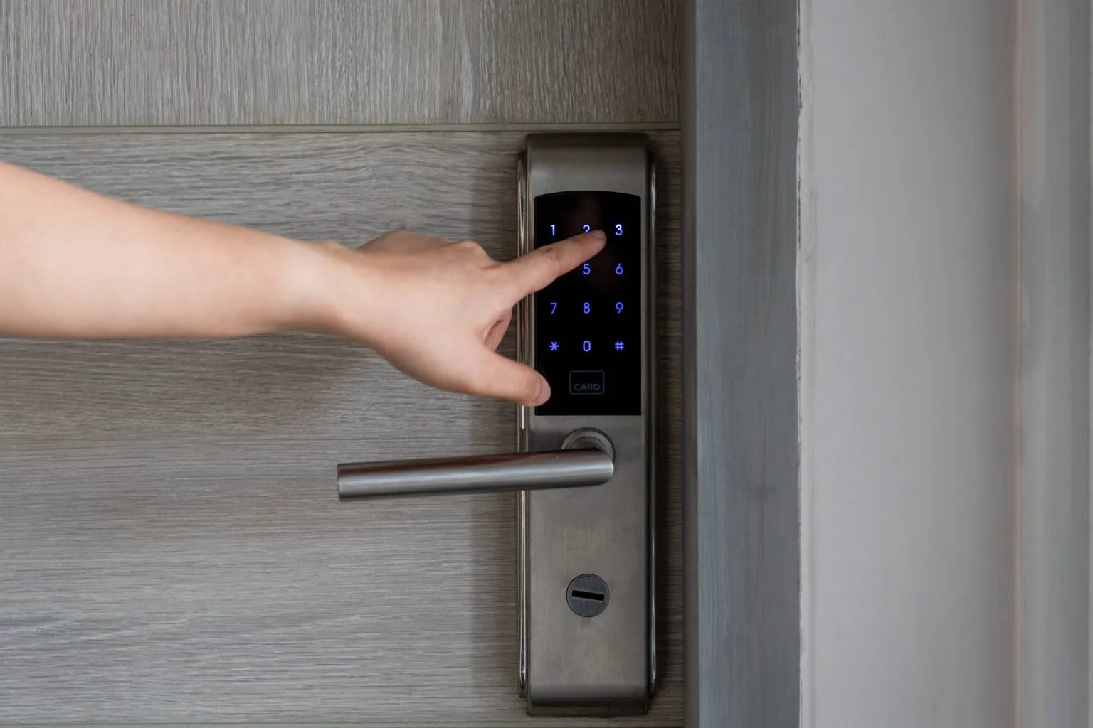 electronic-card-key-for-open-door-in-hotel-smart