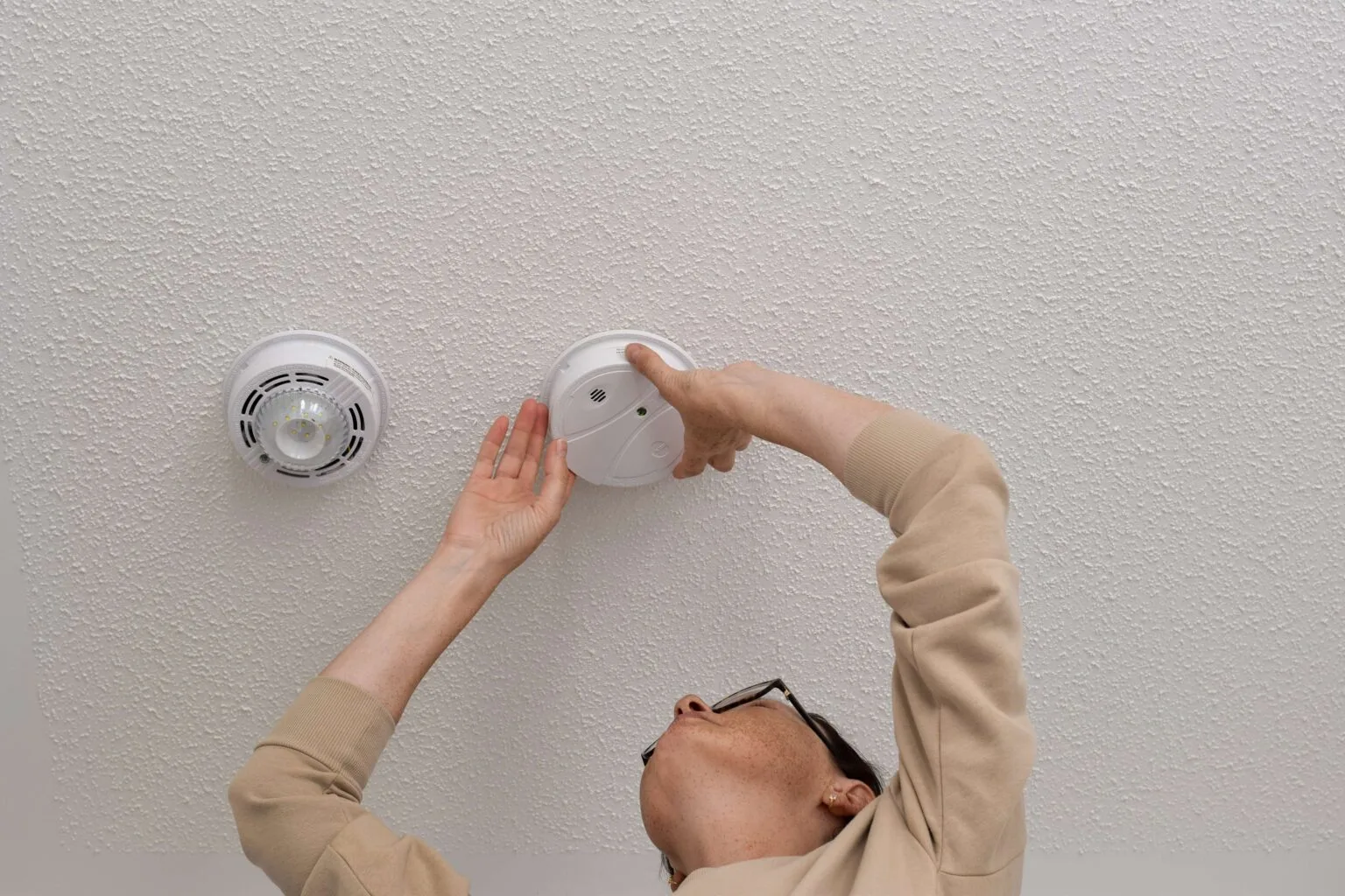 smoke-detector-maintenance
