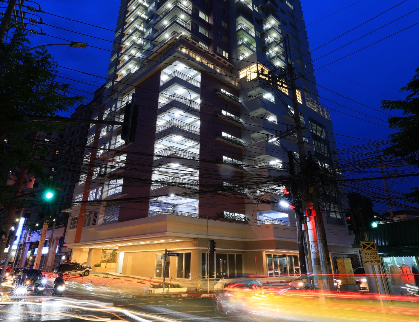Facade Night (Large)