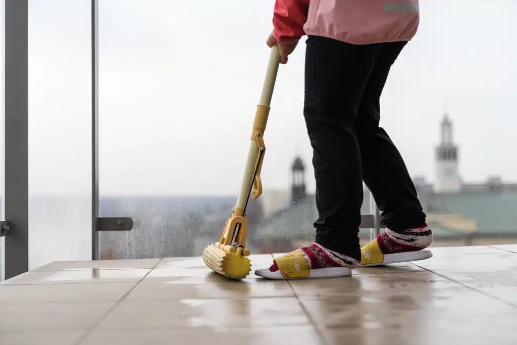 lady-cleaning-the-floor-1024x683.jpg