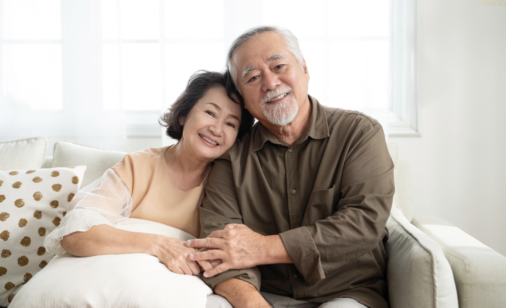 Asian,Senior,Couple,Smiling,At,The,Camera.,Family,Mature,Couple