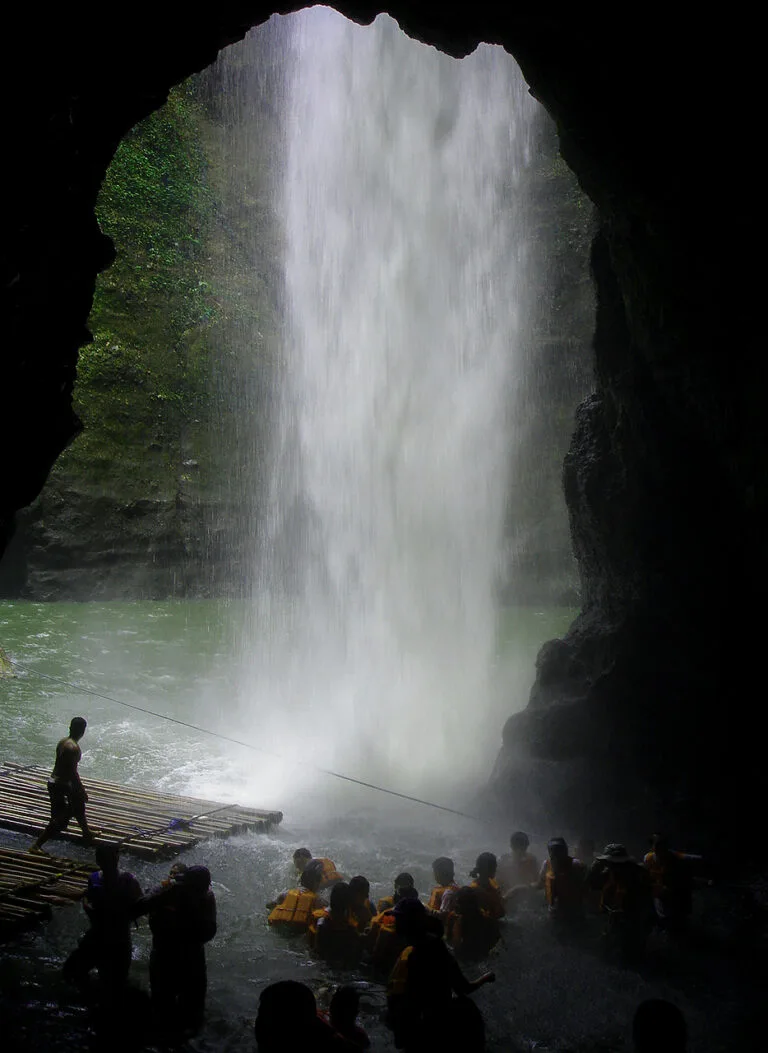 ‘Shooting the rapids’ at Pagsanjan Falls