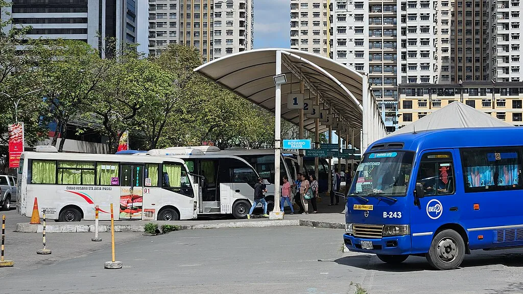 Araneta_City_Bus_Station-1.jpg