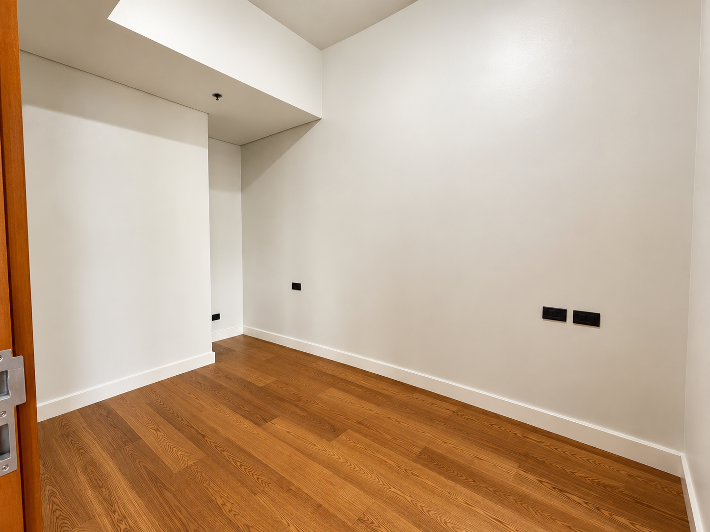 Minimalist Oak-Floored Room Alcove
