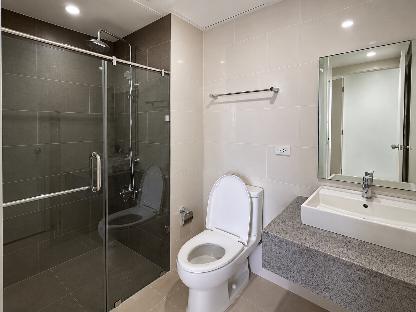 Modern Neutral Bathroom Interior