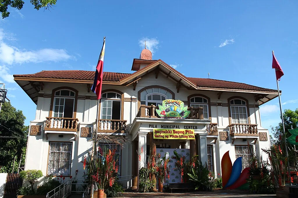 Pila_Municipal_Center-1.jpeg