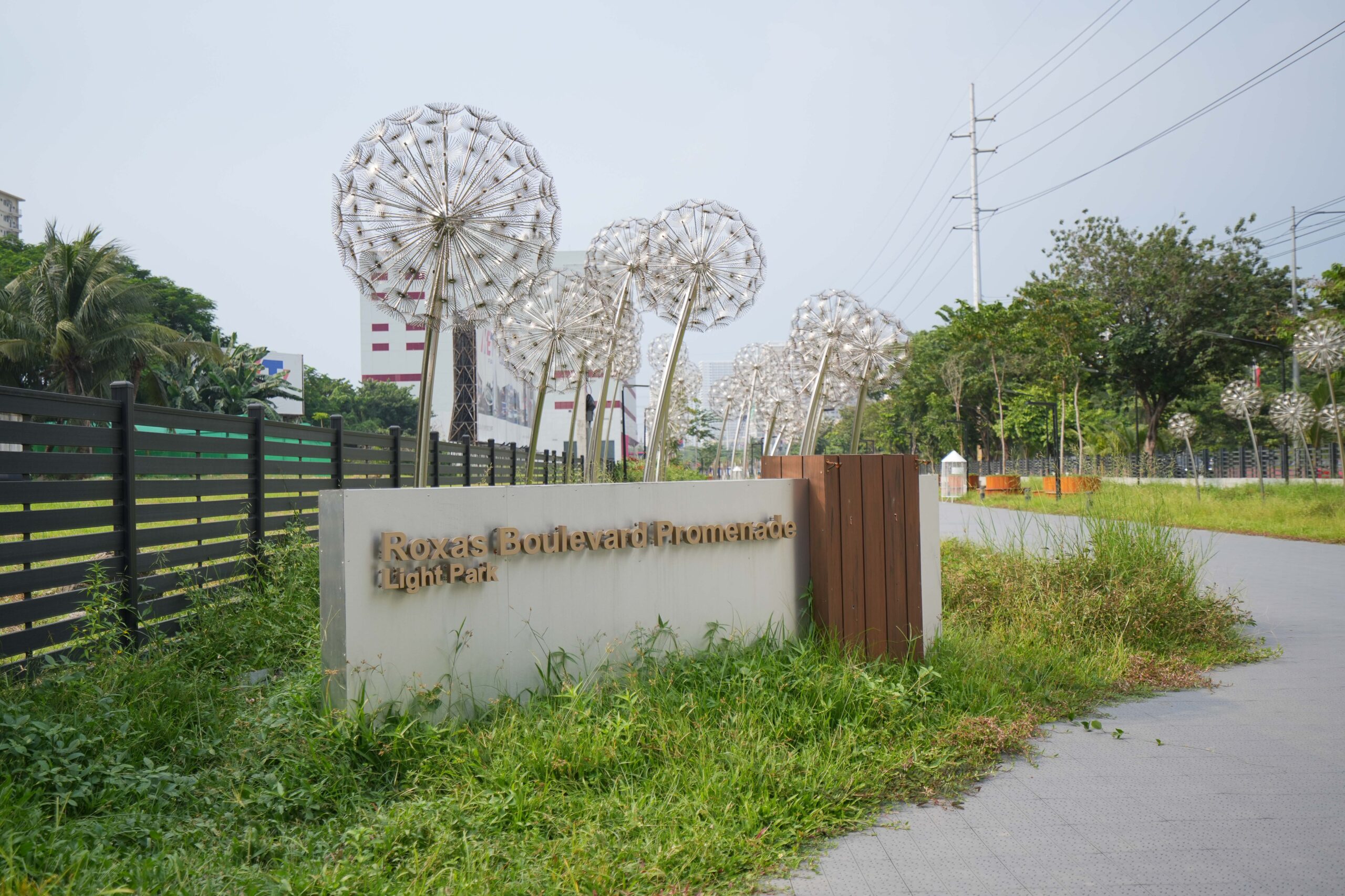 Met Park Roxas Boulevard Promenade Light Park