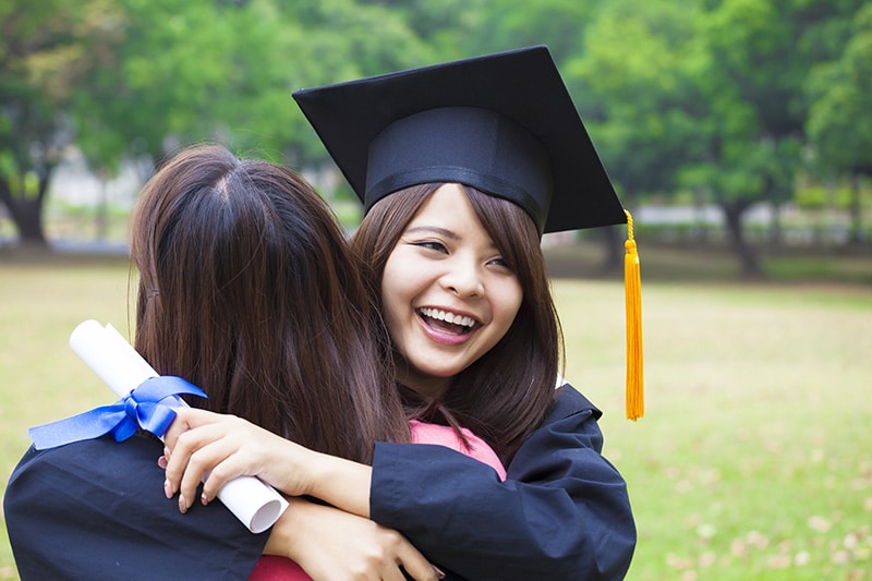 5 Graduation Gifts That Will Help your Children in their Career 1 1