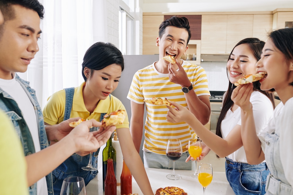 10 Tips for Throwing a Condominium Housewarming Party