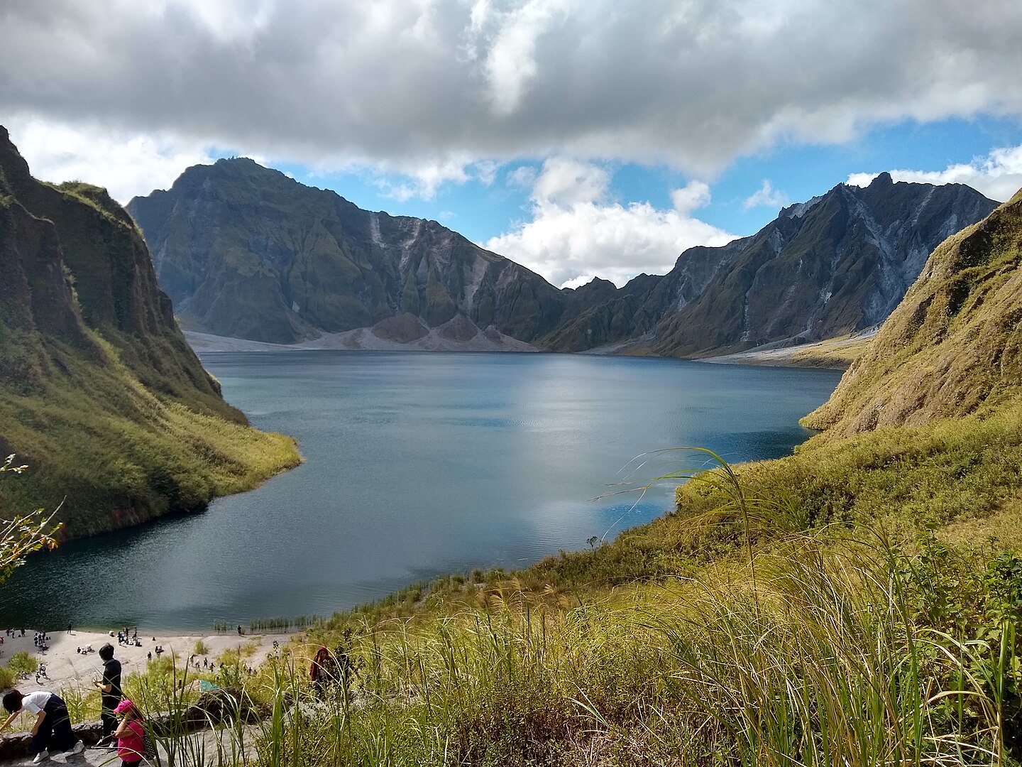 10-best-hiking-spots-near-metro-manila-that-you-can-explore-in-a-day